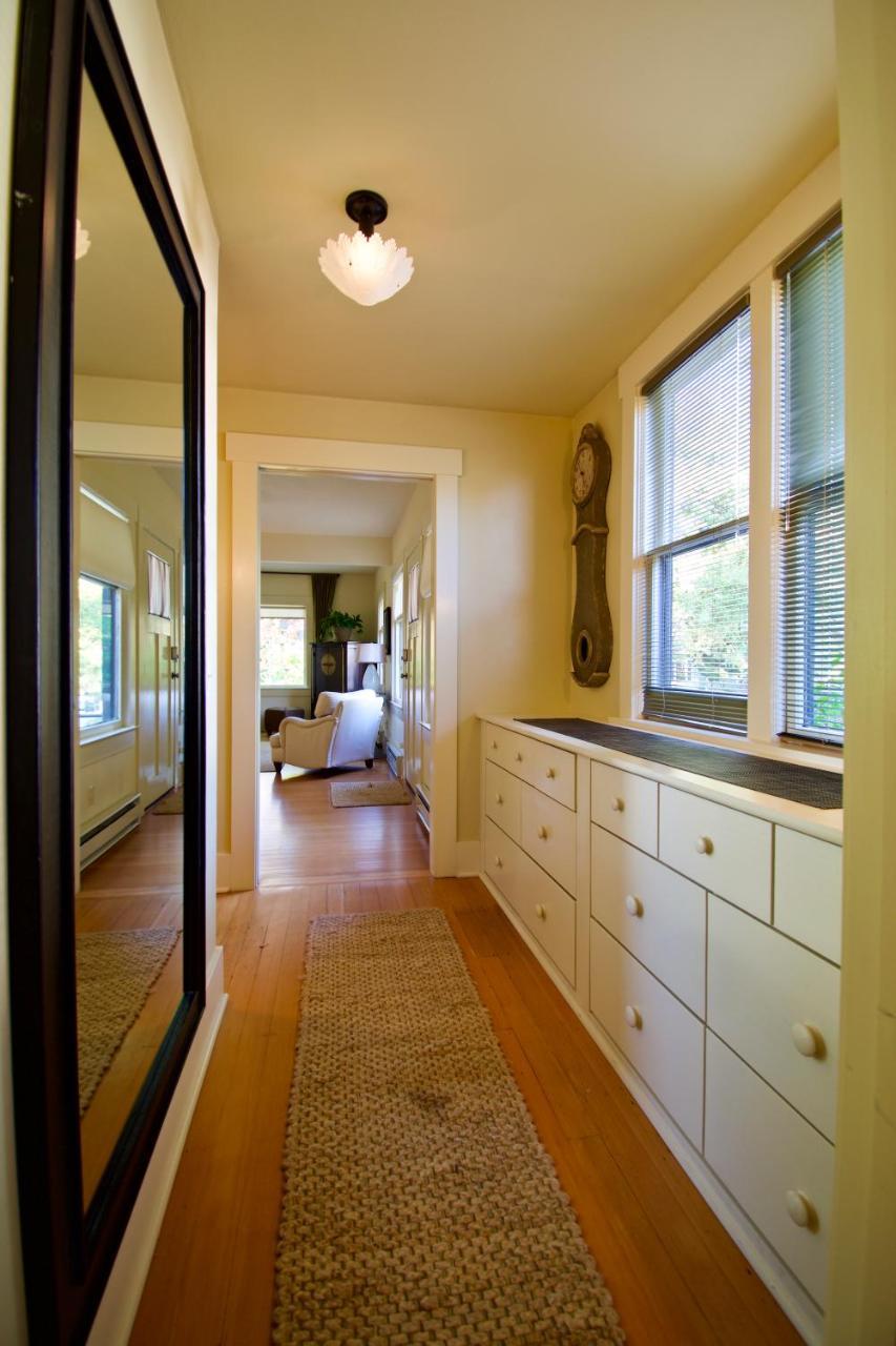 Phinney Ridge Flat With Backyard Oasis Seattle Eksteriør billede